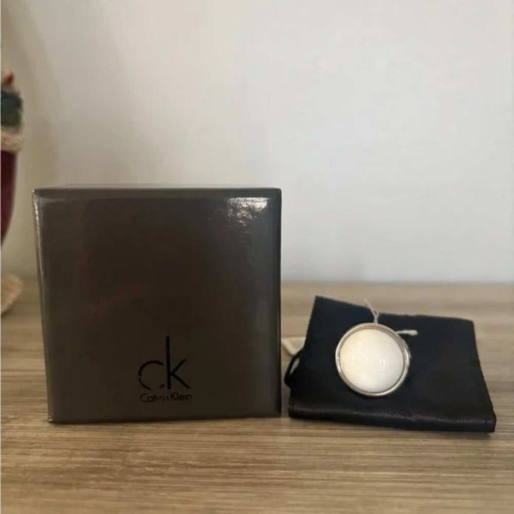 Calvin Klein Silver & White Statement Ring NWT NIB SIZE 9 - Picture 5 of 9